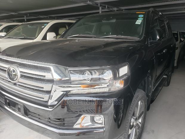 Black 2016 Toyota Land Cruiser: Experience the Adventure in Style