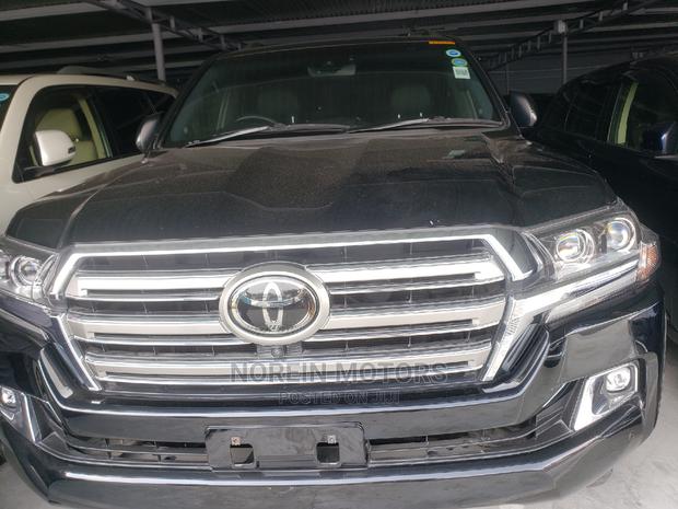 Black 2016 Toyota Land Cruiser: Experience the Adventure in Style