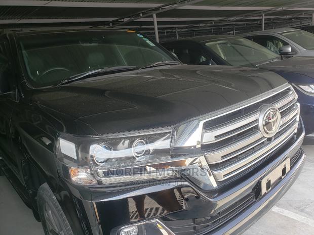 Black 2016 Toyota Land Cruiser: Experience the Adventure in Style