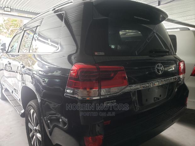 Black 2016 Toyota Land Cruiser: Experience the Adventure in Style