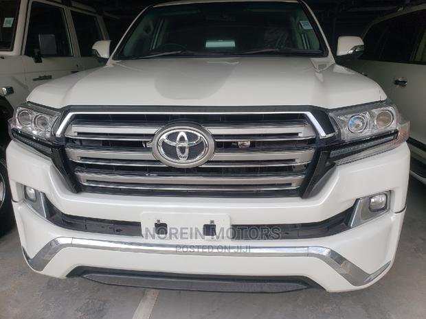 2017 Pearl Toyota Land Cruiser: The Ultimate Off-Road Experience
