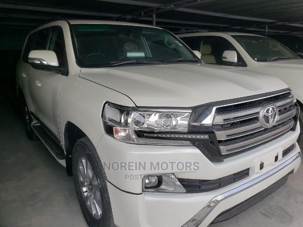2017 Pearl Toyota Land Cruiser: The Ultimate Off-Road Experience