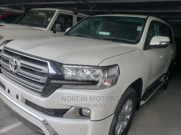 2017 Pearl Toyota Land Cruiser: The Ultimate Off-Road Experience