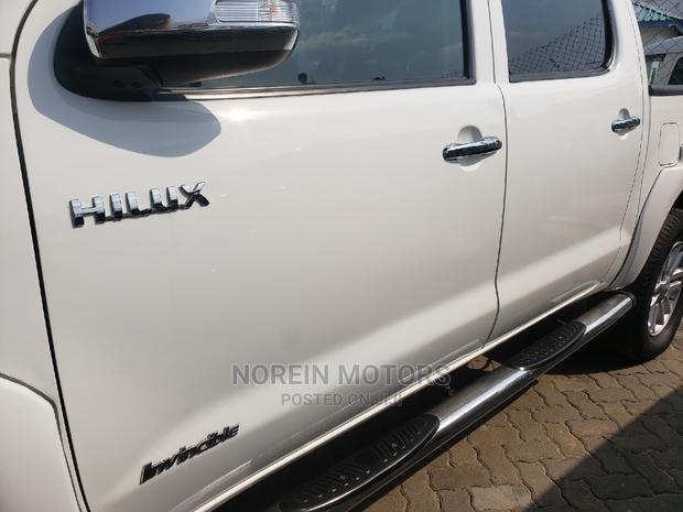 Toyota Hilux 2014 - White - SR5 6-Speed Manual Double Cab