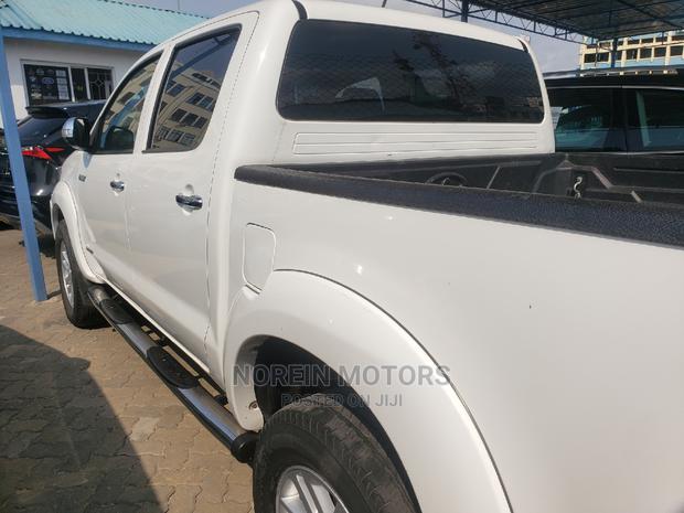 Toyota Hilux 2014 - White - SR5 6-Speed Manual Double Cab