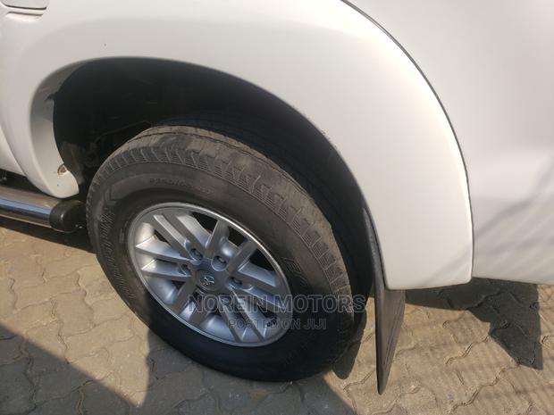Toyota Hilux 2014 - White - SR5 6-Speed Manual Double Cab