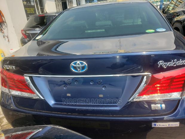 Blue 2014 Toyota Crown - Affordable Style