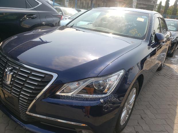 Blue 2014 Toyota Crown - Affordable Style