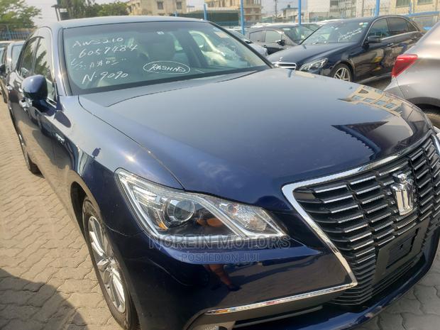 Blue 2014 Toyota Crown - Affordable Style