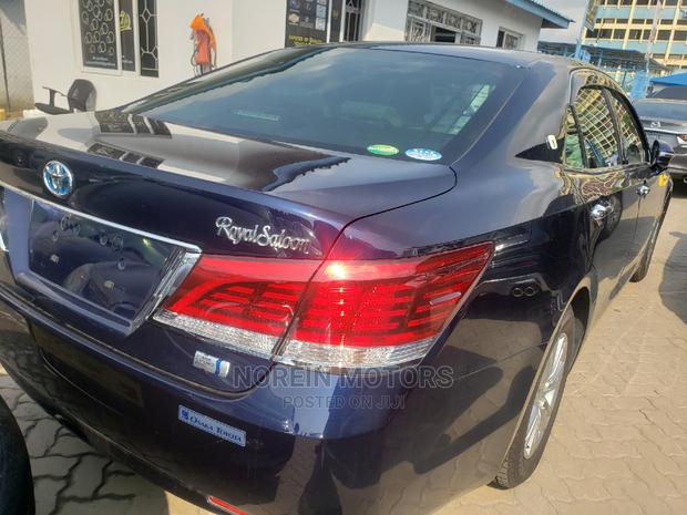 Blue 2014 Toyota Crown - Affordable Style