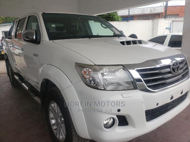 2014 Toyota Hilux White: The Ultimate Off-Roader
