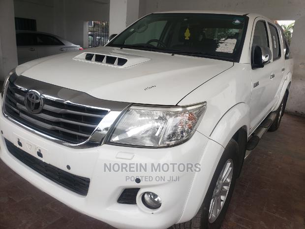 2014 Toyota Hilux White: The Ultimate Off-Roader