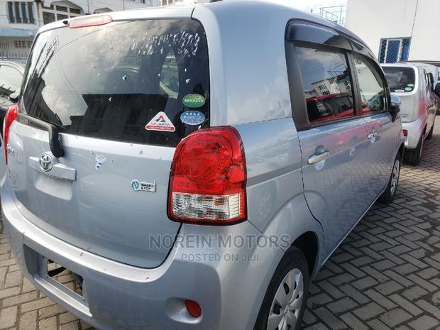 2015 Toyota Porte in Silver: Premium Quality, Affordable Price!