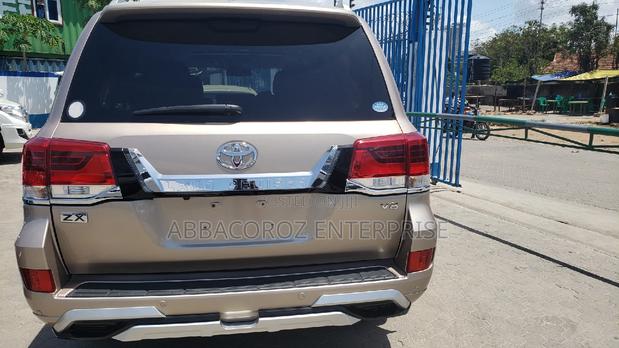 Toyota Land Cruiser 2015 4.6 V8 ZX Gold