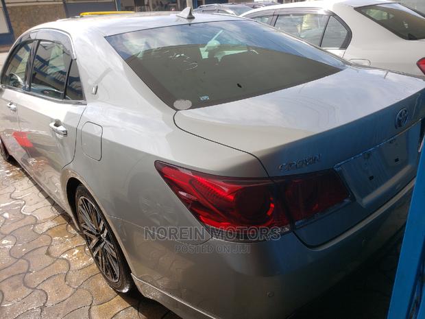 2015 Toyota Crown - Premium Silver Edition
