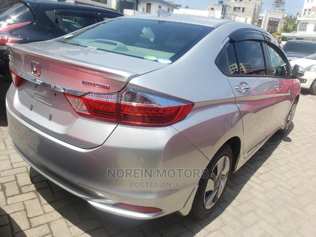 2015 Honda Accord Silver EX-L - Spacious, Comfortable, and Tech-Savvy