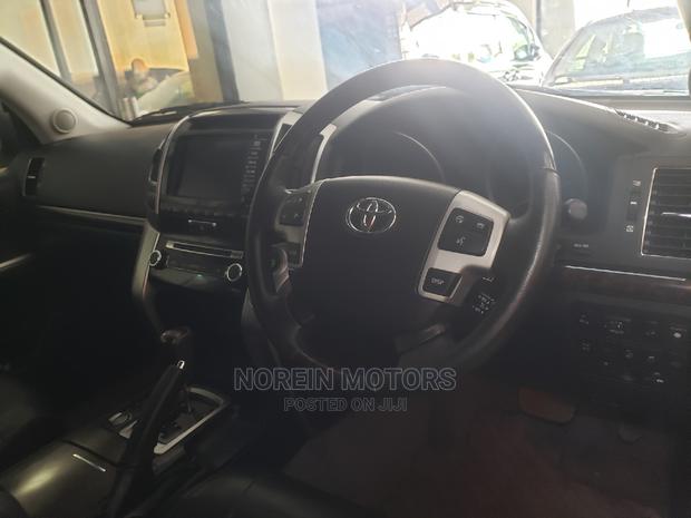 2015 Toyota Land Cruiser: White Edition - Powerful and Stylish SUV