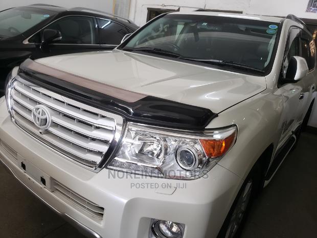 2015 Toyota Land Cruiser: White Edition - Powerful and Stylish SUV