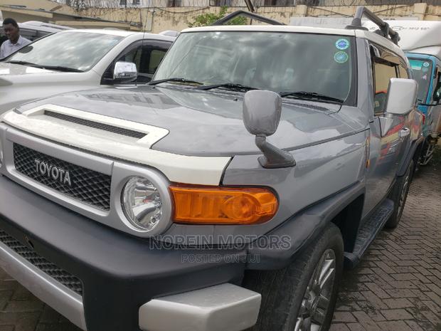 2014 Toyota FJ Cruiser in Gray - Quality Used SUV