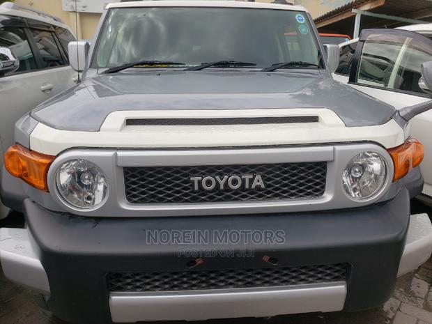 2014 Toyota FJ Cruiser in Gray - Quality Used SUV