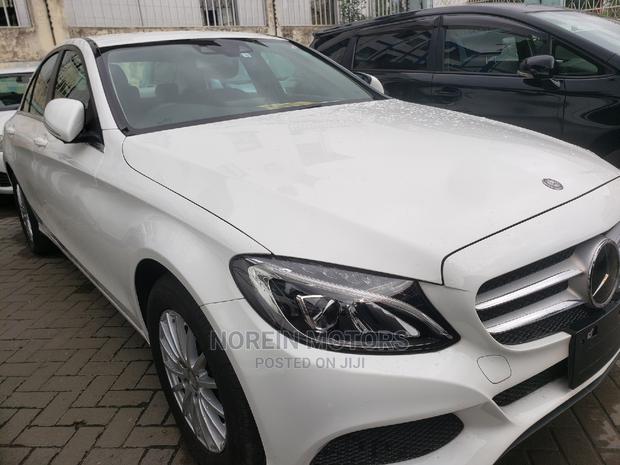 Off-White 2015 Mercedes-Benz C180 Sedan: Premium Style