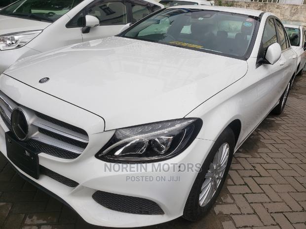 Off-White 2015 Mercedes-Benz C180 Sedan: Premium Style