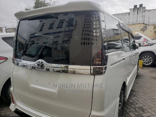 2015 Toyota Voxy White: Stylish Minivan Listing