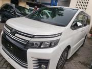 2015 Toyota Voxy White: Stylish Minivan Listing for sale
