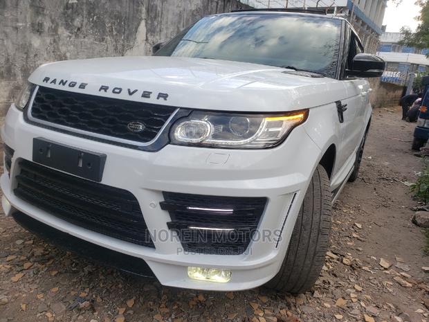Off-Road Elegance: 2015 Land Rover Range Rover Sport Off White
