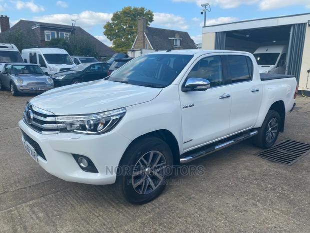 Beige 2016 Toyota Hilux - Perfect for Outdoor Life
