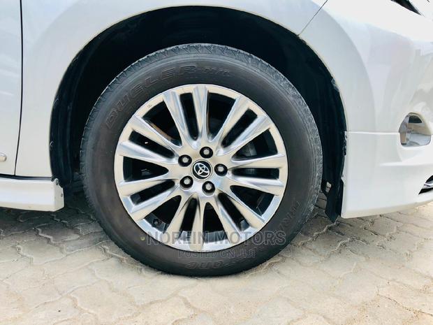 2015 Toyota Harrier Off White: Luxury SUV for Everyday Use