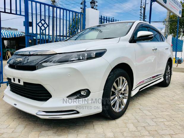 2015 Toyota Harrier Off White: Luxury SUV for Everyday Use