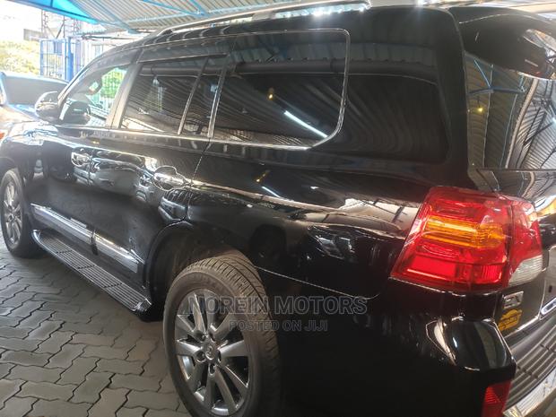 2015 Toyota Land Cruiser Black Edition - The Ultimate Off-Road Vehicle