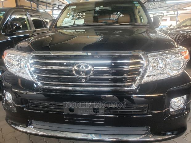 2015 Toyota Land Cruiser Black Edition - The Ultimate Off-Road Vehicle