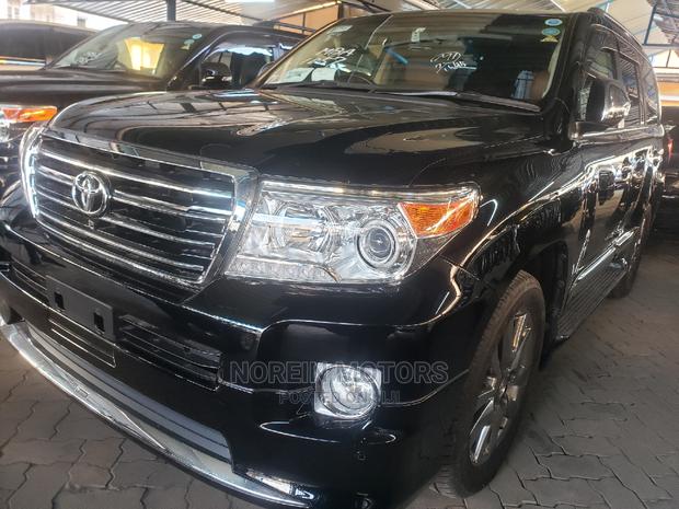 2015 Toyota Land Cruiser Black Edition - The Ultimate Off-Road Vehicle