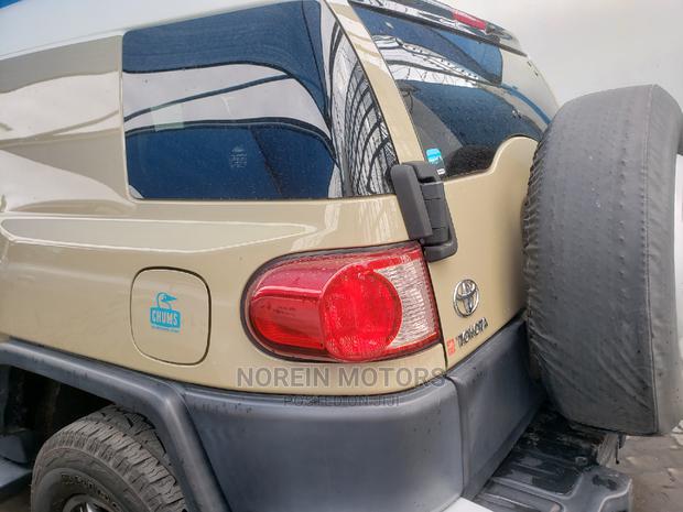 Gold 2014 Toyota FJ Cruiser - Experience the Thrill of Off-road Driving Today