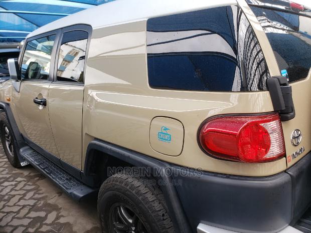 Gold 2014 Toyota FJ Cruiser - Experience the Thrill of Off-road Driving Today