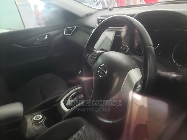 2014 Nissan X-Trail Red Off-Road Vehicle