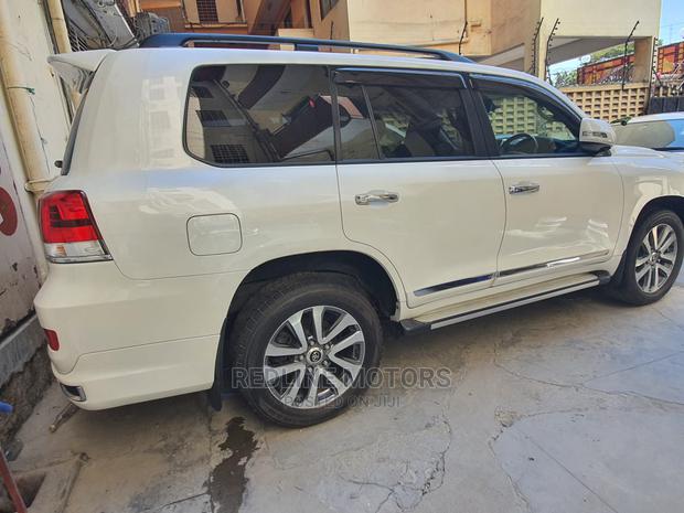 2016 Toyota Land Cruiser Prado Gray: Explore Adventure in Style