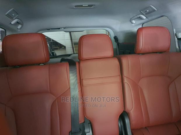AWD 2016 Lexus LX 570 Black - Unmatched Performance