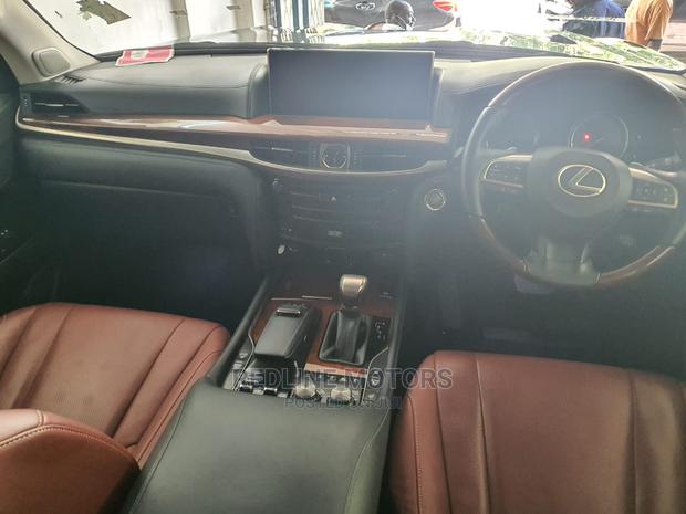 AWD 2016 Lexus LX 570 Black - Unmatched Performance