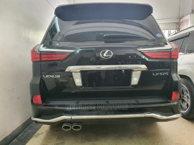AWD 2016 Lexus LX 570 Black - Unmatched Performance