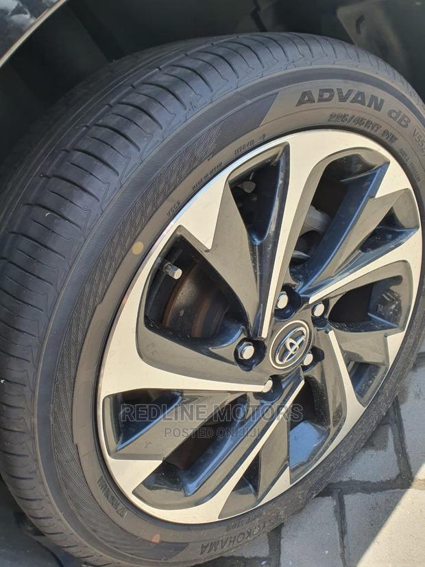 Affordable 2016 Toyota Auris Black - Sleek Sedan for Daily Drive