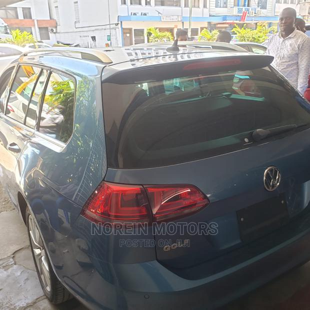 Volkswagen Golf 2014 Blue: Efficient, Stylish, and Ready for the Road