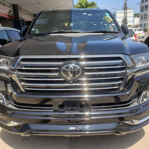 Prado 2017 Toyota Land Cruiser - Black