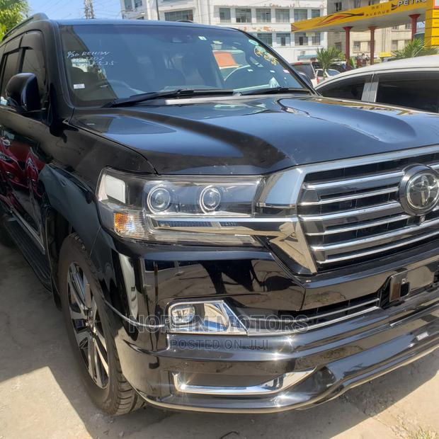 Prado 2017 Toyota Land Cruiser - Black