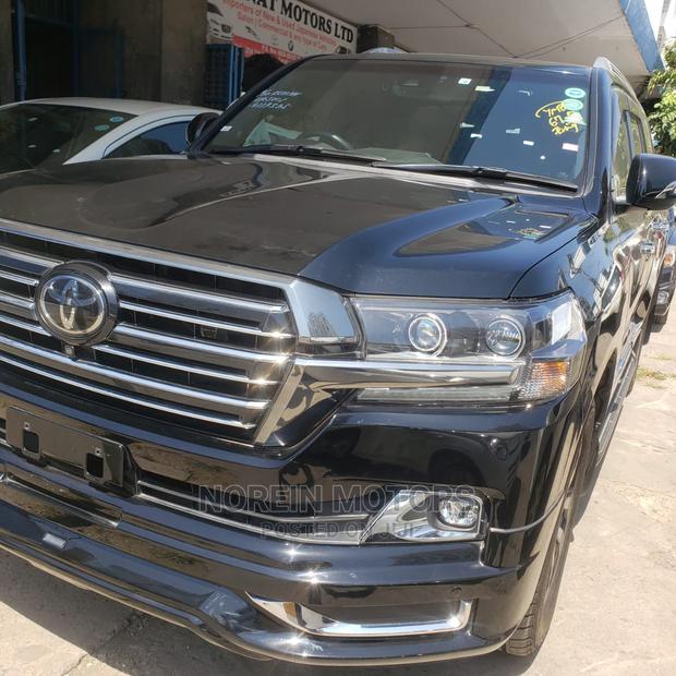 Prado 2017 Toyota Land Cruiser - Black