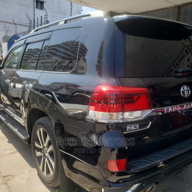 Prado 2017 Toyota Land Cruiser - Black