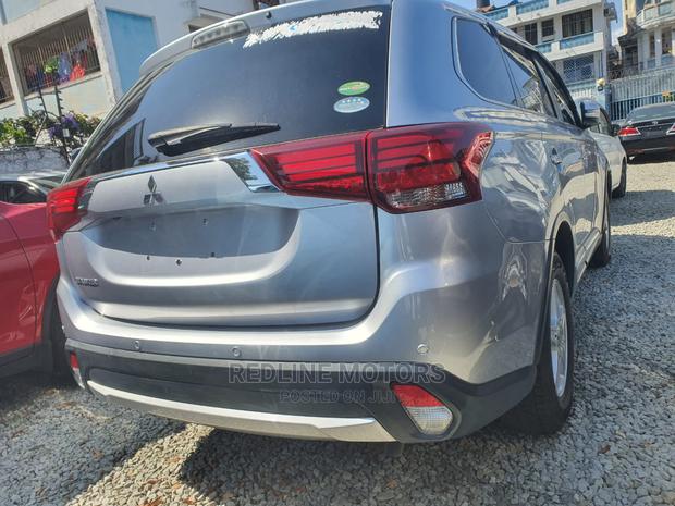 Pre-owned 2016 Mitsubishi Outlander SE AWC in Gray