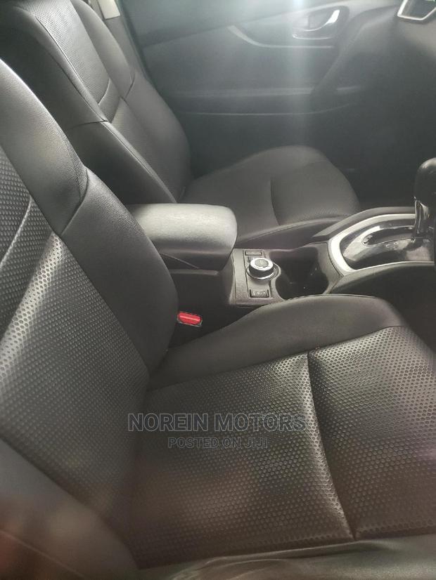 2014 Nissan X-Trail Red Off-Road Vehicle